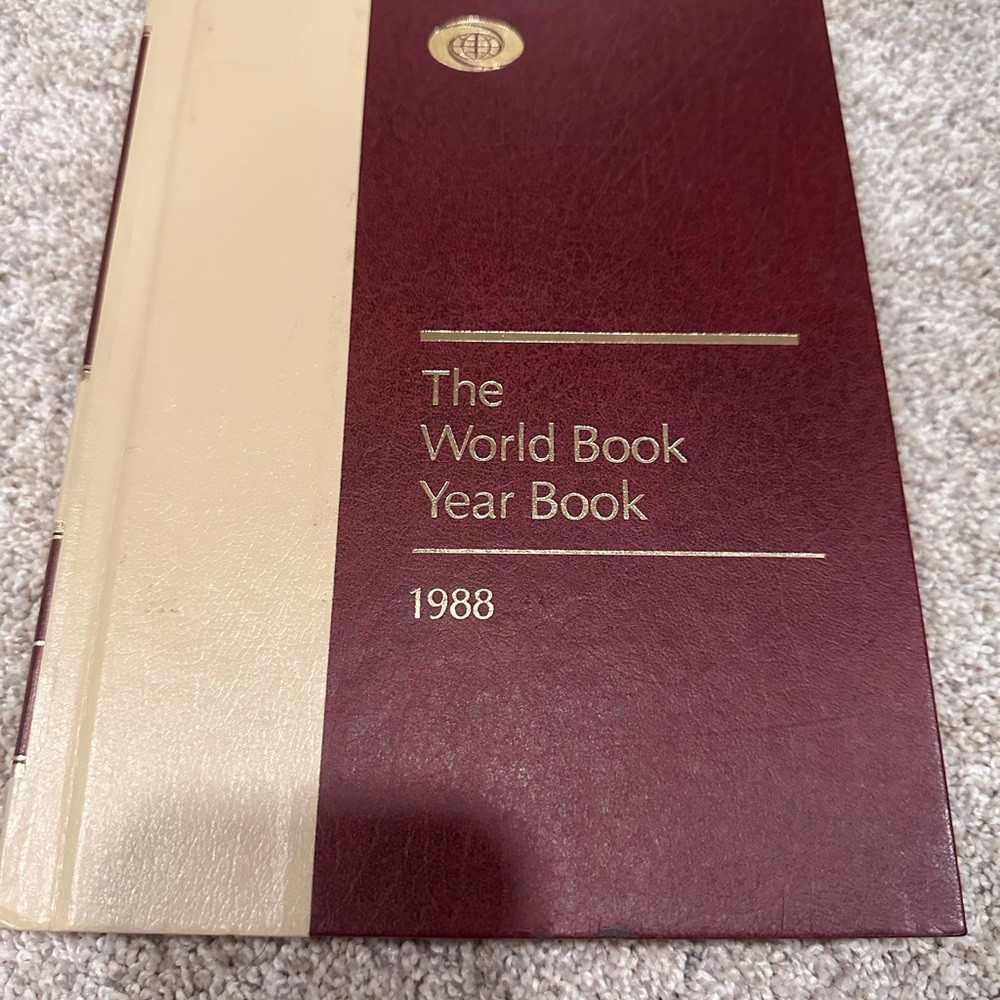 Vintage The World Book Year Book 1988